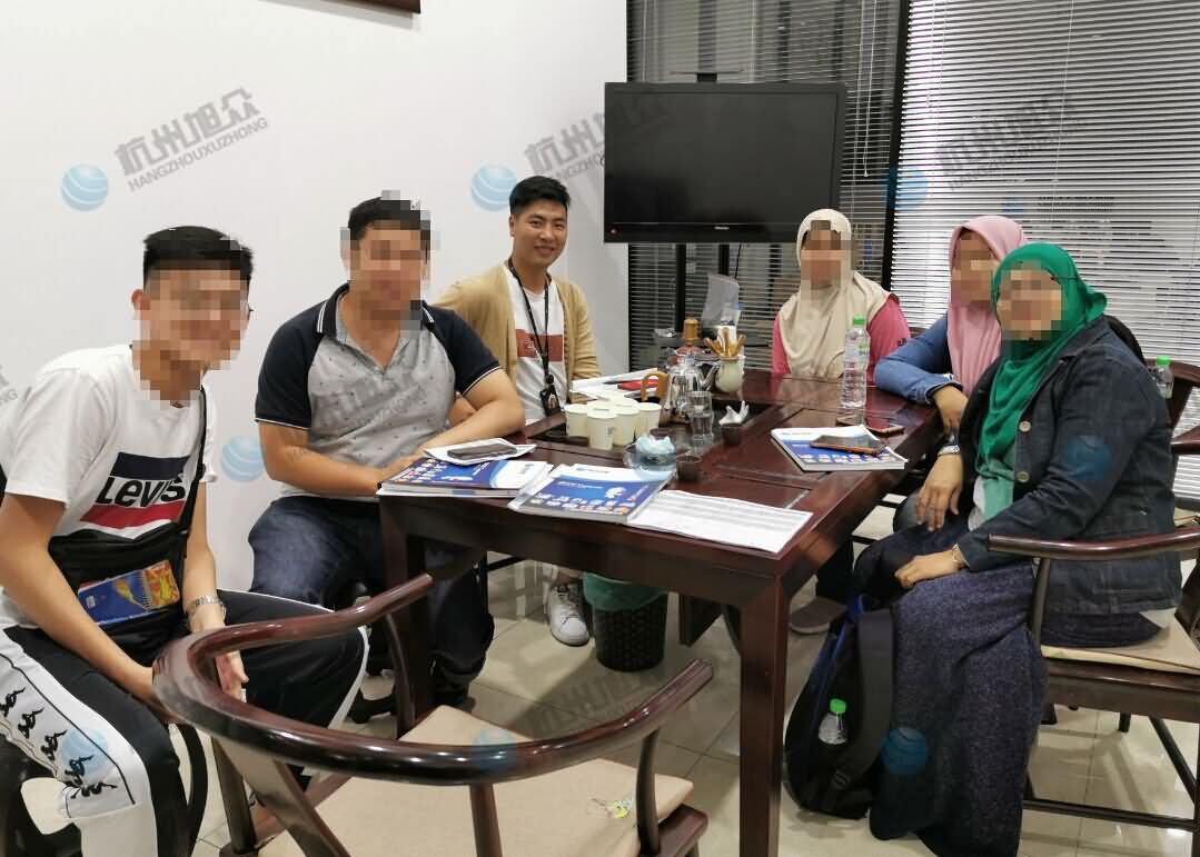 5db115bdec35e.jpg 5db115bdec35e.jpg